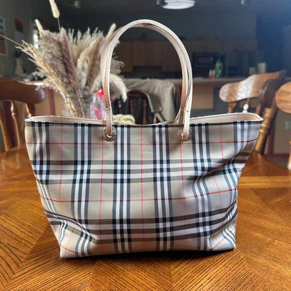 100% Authentic Burberry Mini Tote! Nova Check!Great Condition! Stunning piece! - Picture 4 of 8